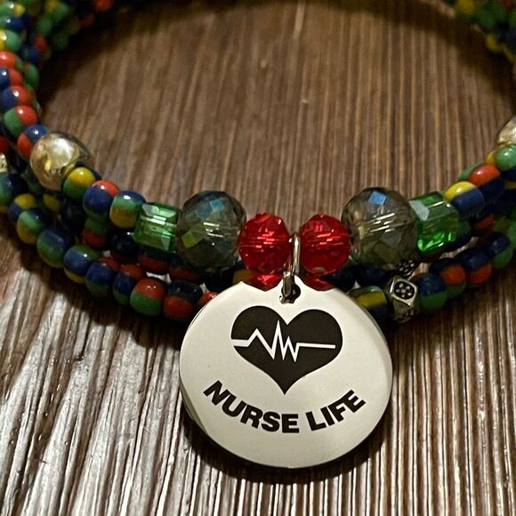 Handmade nurse life beaded bracelet - Picture 3 of 7